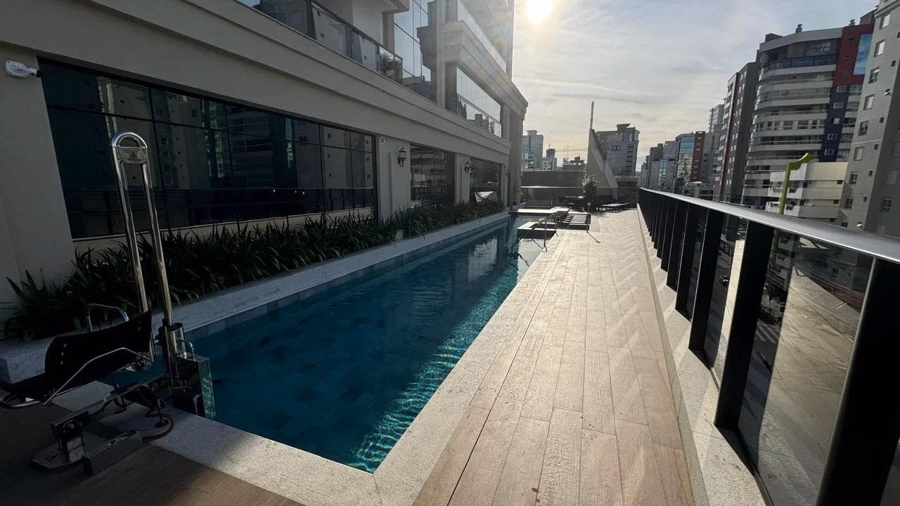 Apartamento 4 suítes em Meia Praia — Meia Praia, Itapema
