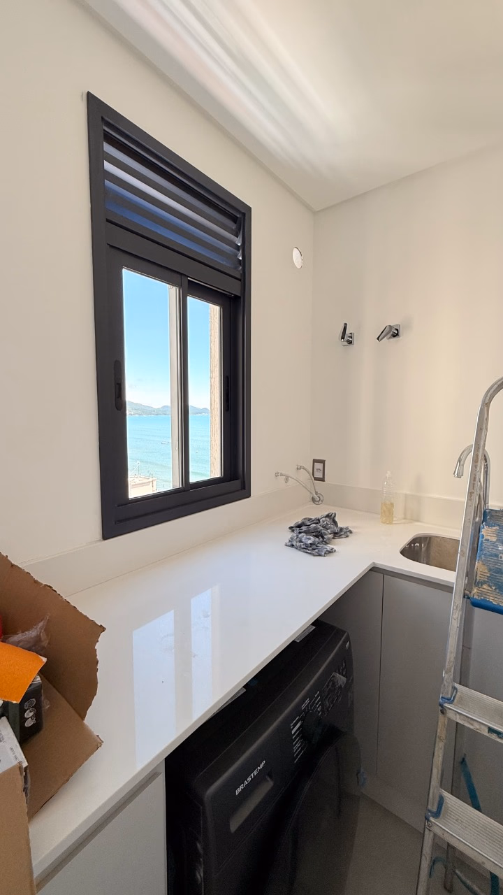 Apartamento 3 suítes em Meia Praia — Meia Praia, Itapema