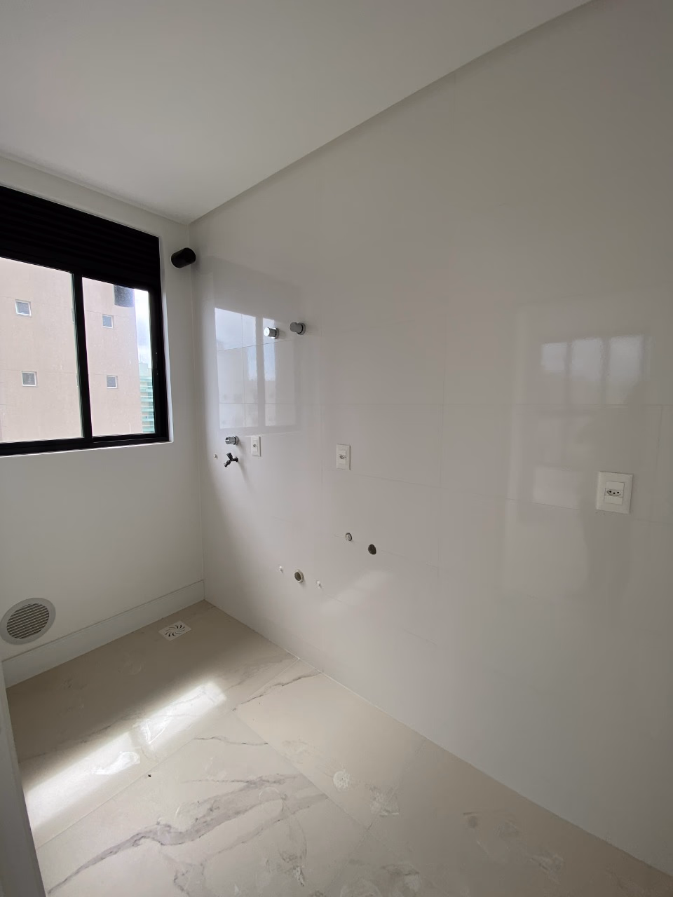 Apartamento 3 suítes em Meia Praia — Meia Praia, Itapema