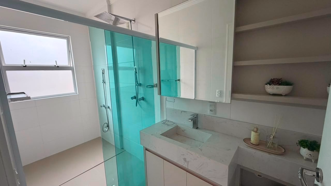 Apartamento 4 suítes em Meia Praia — Meia Praia, Itapema