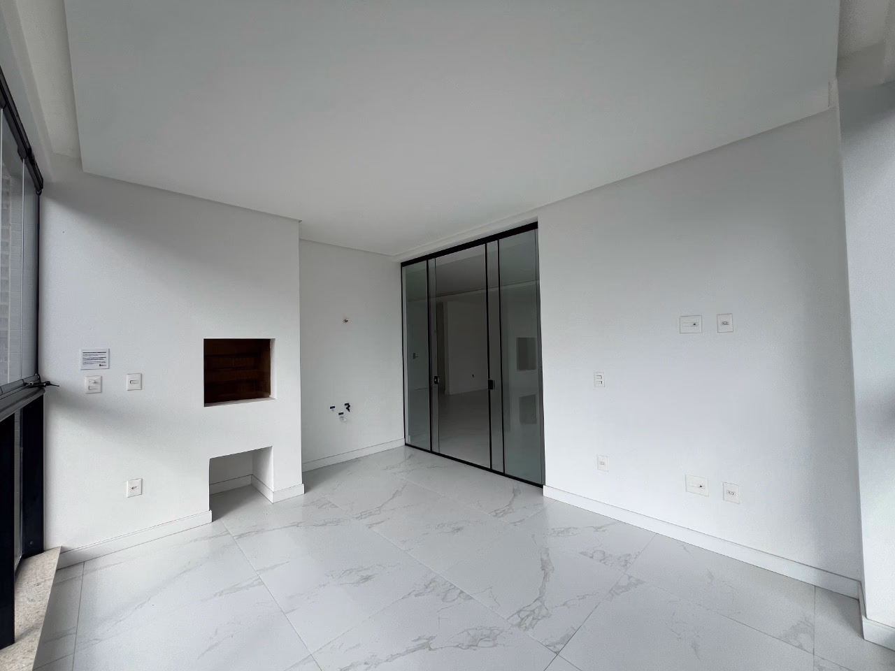 Apartamento 4 suítes em Meia Praia — Meia Praia, Itapema