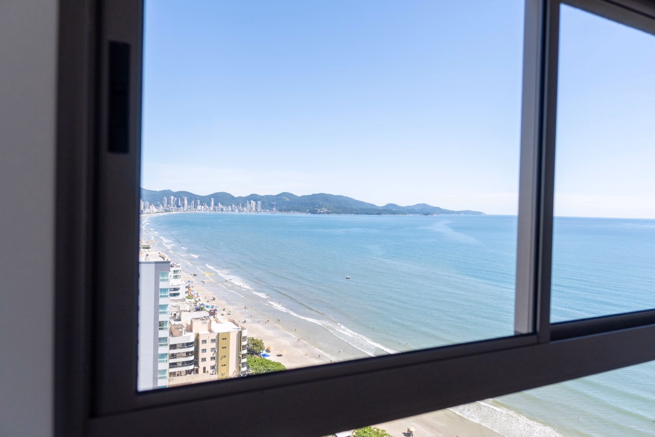 Apartamento 4 suítes em Meia Praia — Meia Praia, Itapema