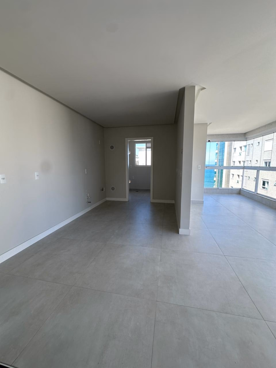 Apartamento 4 suítes em Meia Praia — Meia Praia, Itapema