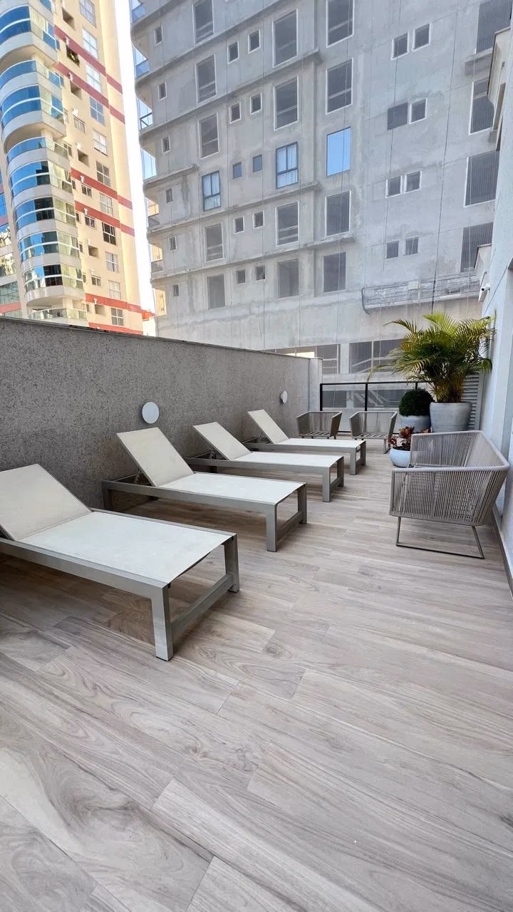 Celisa Residence - Rua 252,  Bairro Meia Praia, Itapema - SC (11)