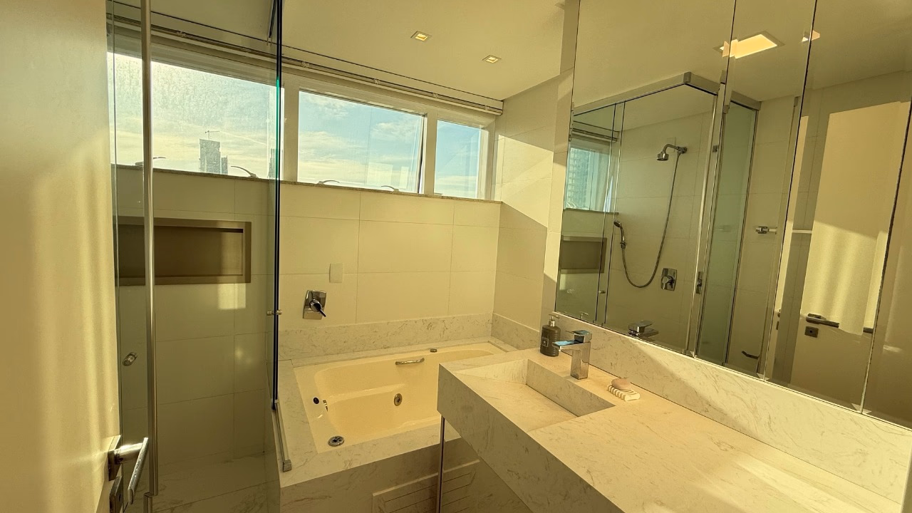 Apartamento 4 suítes em Meia Praia — Meia Praia, Itapema