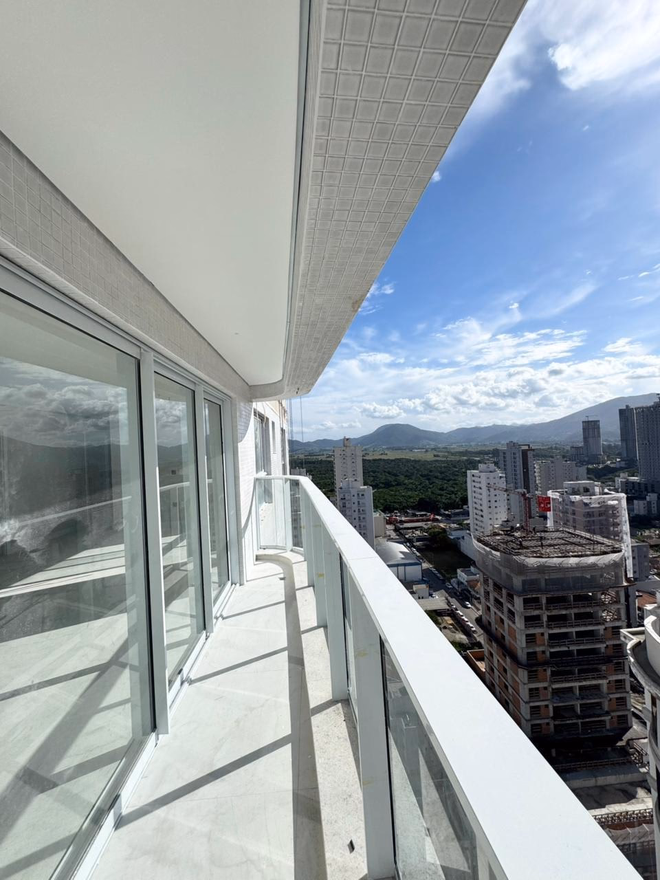 Apartamento 3 suítes em Meia Praia — Meia Praia, Itapema