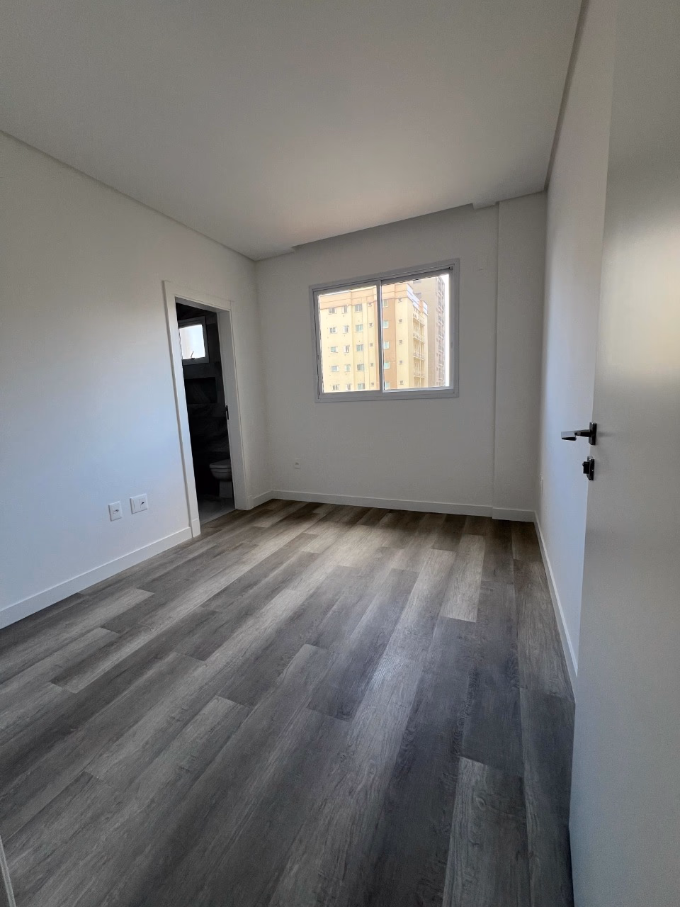 Apartamento 4 suítes em Meia Praia — Meia Praia, Itapema