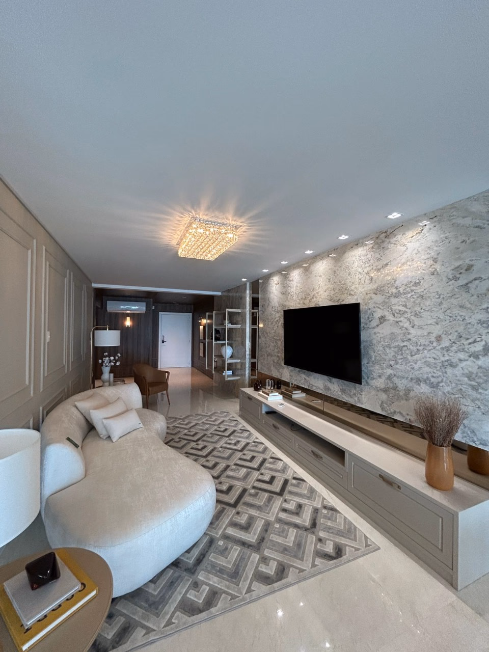 Apartamento 4 suítes em Meia Praia — Meia Praia, Itapema