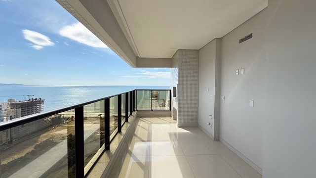 Apartamento 4 suítes em Meia Praia — Meia Praia