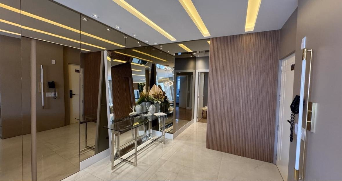 Apartamento 4 suítes em Meia Praia — Meia Praia, Itapema
