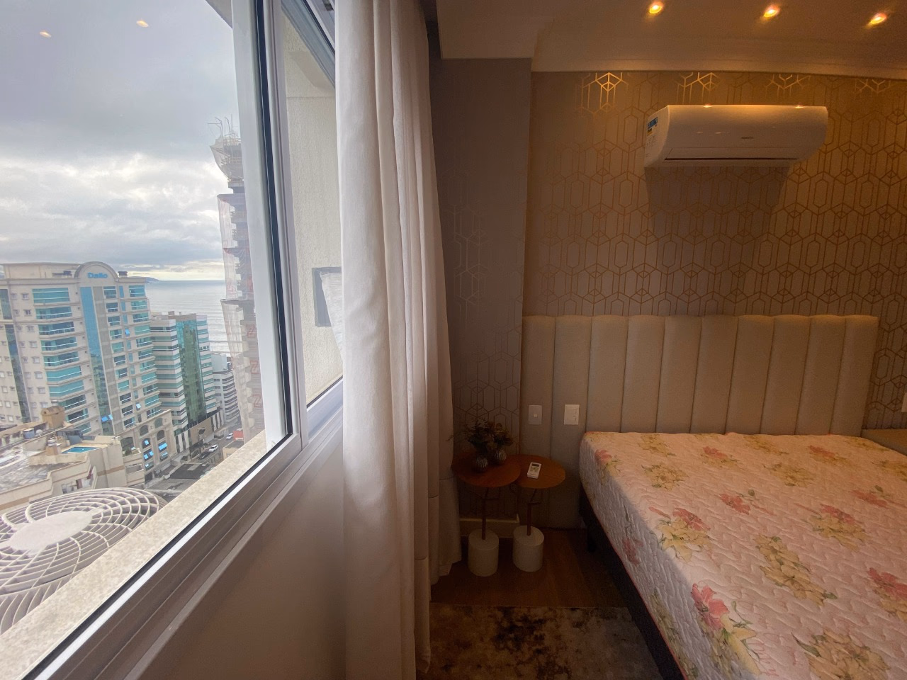 Cobertura 4 suítes em Meia Praia — Meia Praia, Itapema
