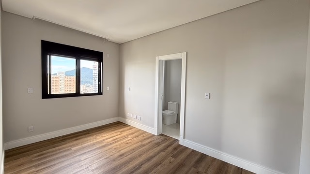 Apartamento 4 suítes em Meia Praia — Meia Praia, Itapema