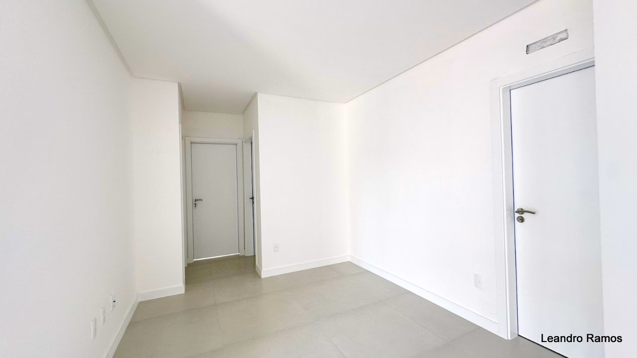 Apartamento 3 suítes em Meia Praia — Meia Praia, Itapema