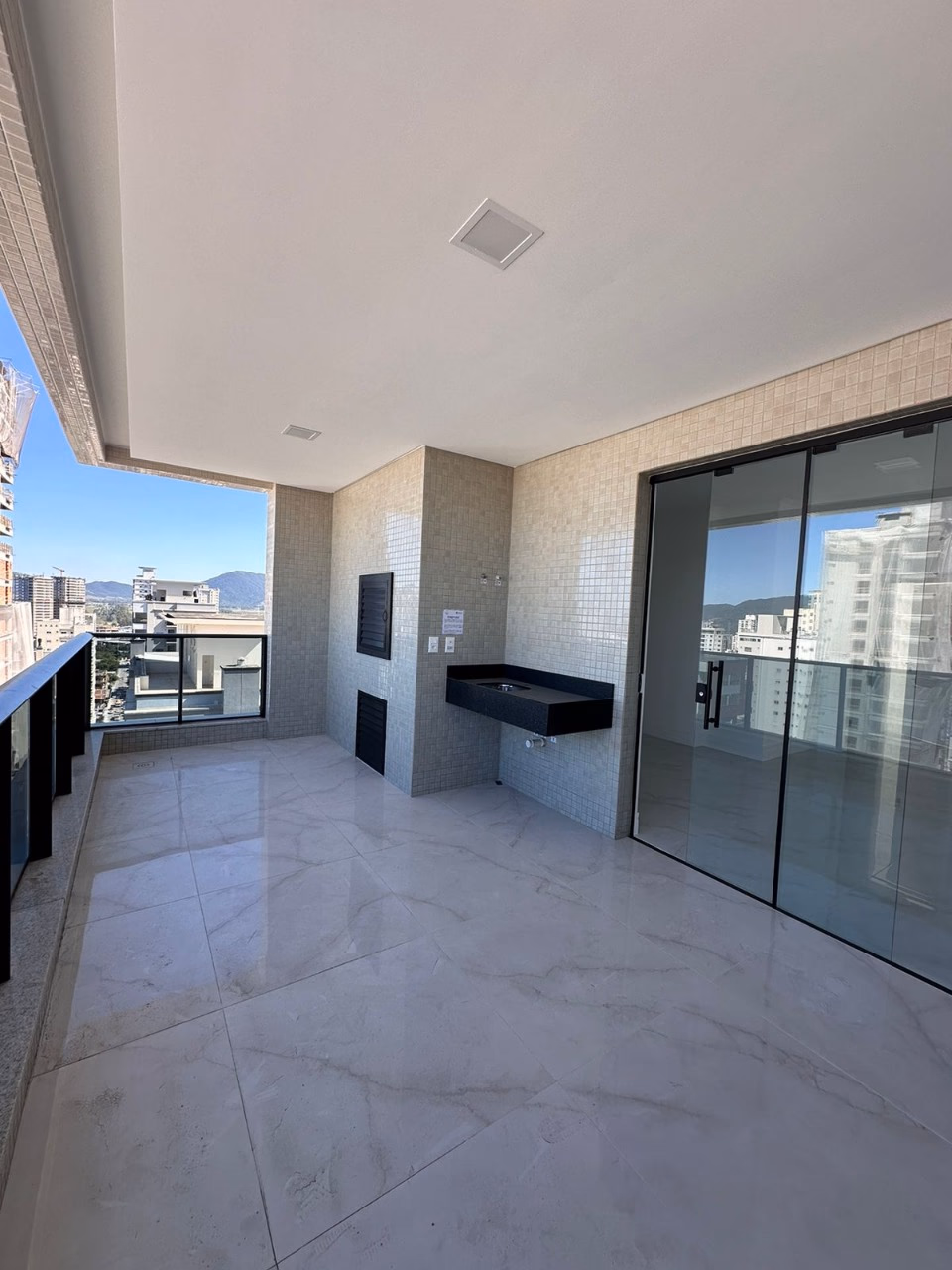 Apartamento 3 suítes em Meia Praia — Meia Praia, Itapema