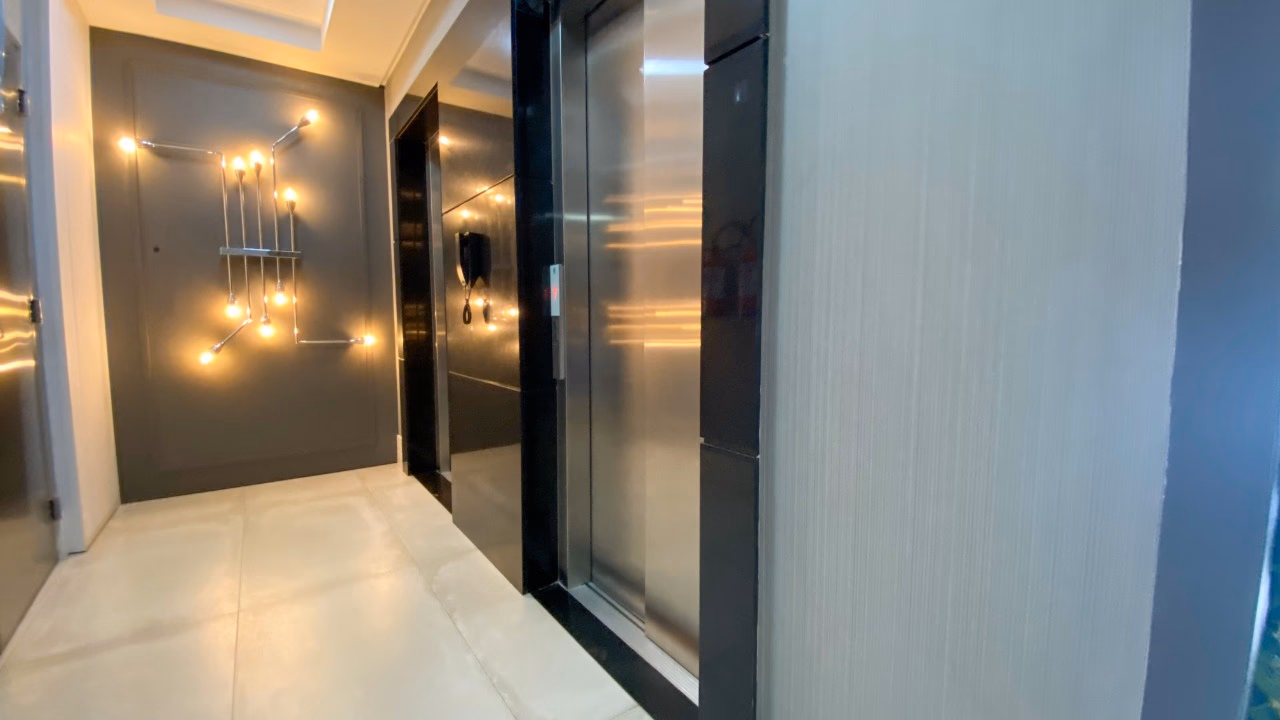 Apartamento a venda na quadra mar a venda em Meia Praia (73)