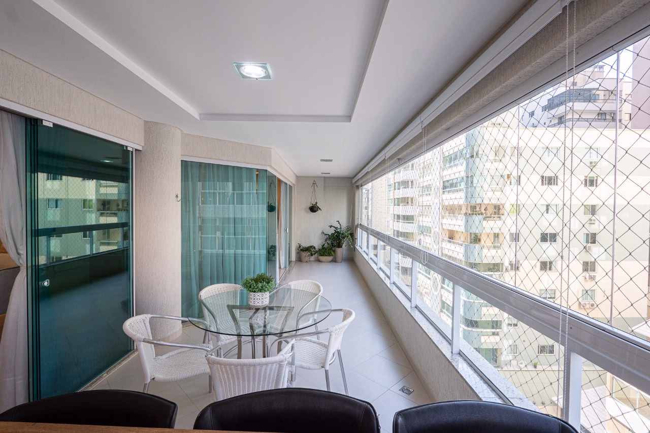 Apartamento 4 suítes em Meia Praia — Meia Praia