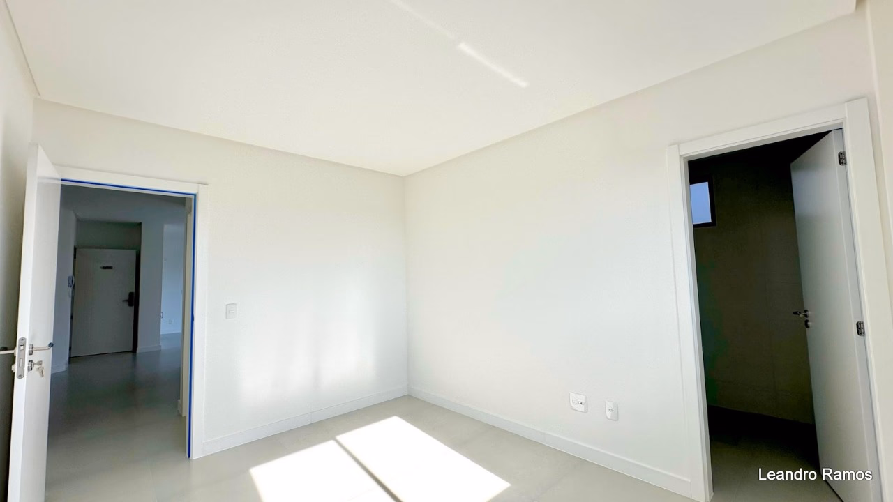 Apartamento 3 suítes em Meia Praia — Meia Praia, Itapema