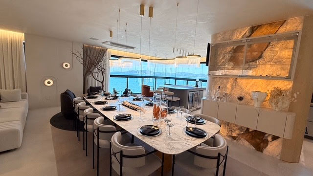 Apartamento 4 suítes em Meia Praia — Meia Praia