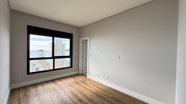 Apartamento 4 suítes em Meia Praia — Meia Praia, Itapema