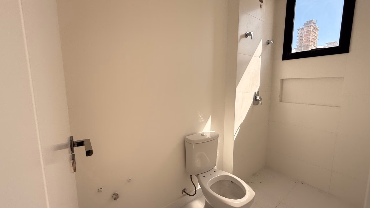 Apartamento 3 suítes em Meia Praia — Meia Praia, Itapema