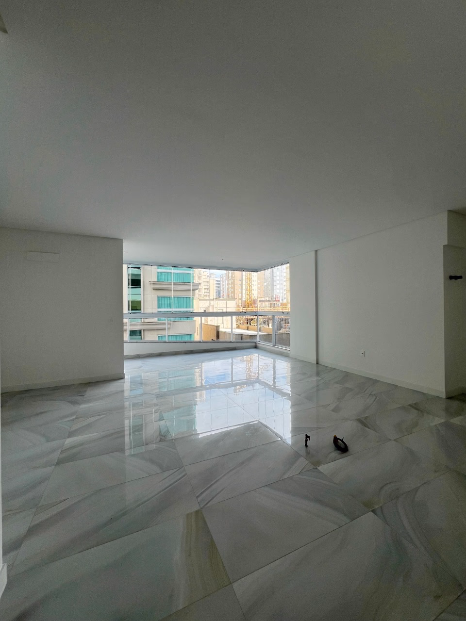 Apartamento 4 suítes em Meia Praia — Meia Praia, Itapema