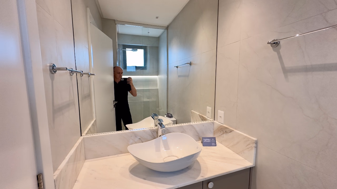 Apartamento 3 suítes em Meia Praia — Meia Praia, Itapema