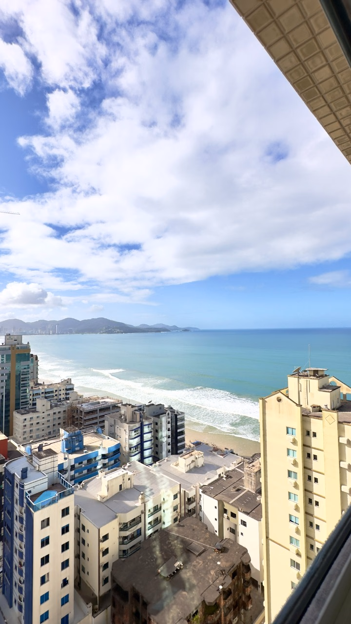 Apartamento 4 suítes em Meia Praia — Meia Praia