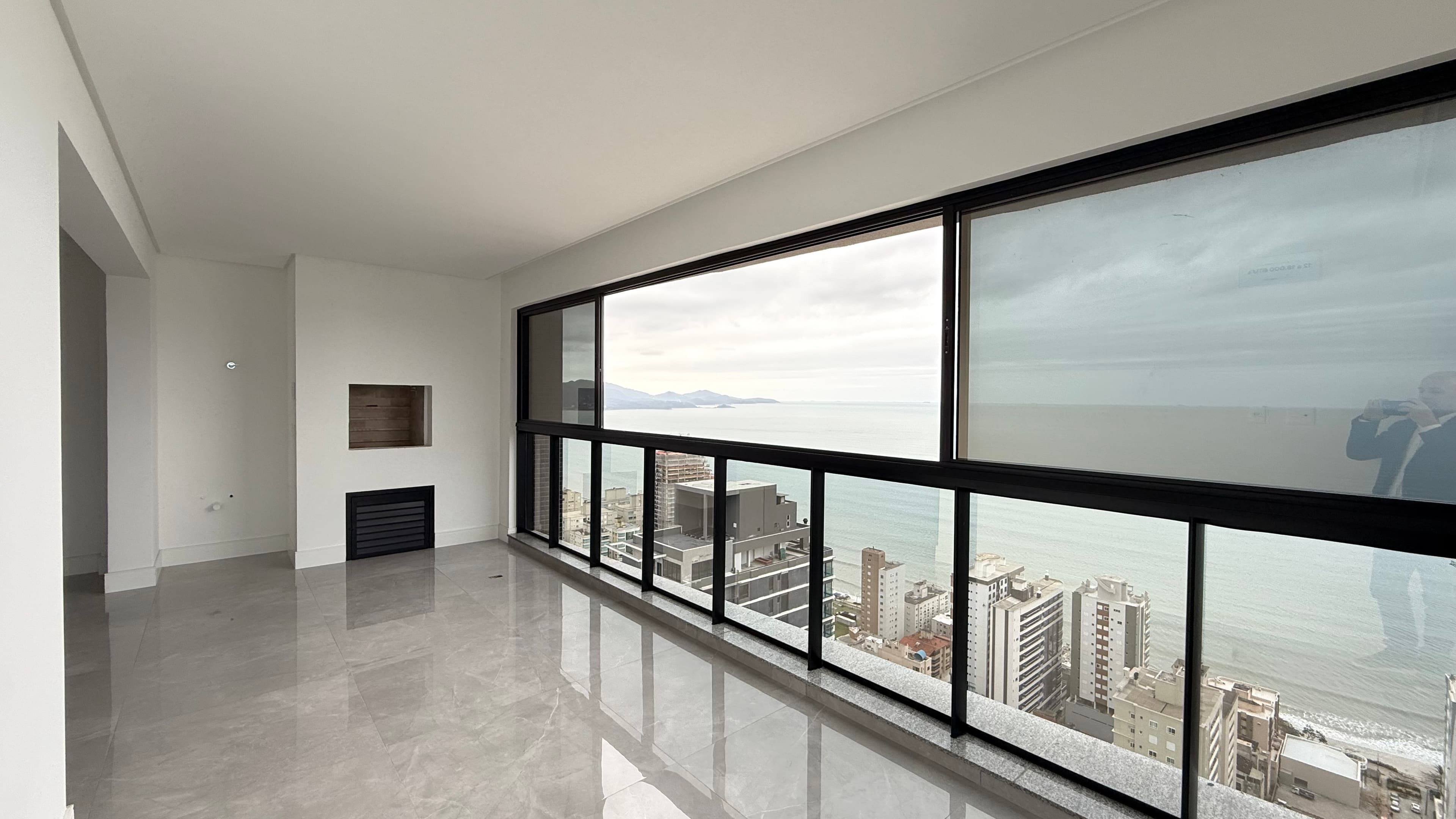 Apartamento 4 suítes em Meia Praia — Meia Praia, Itapema