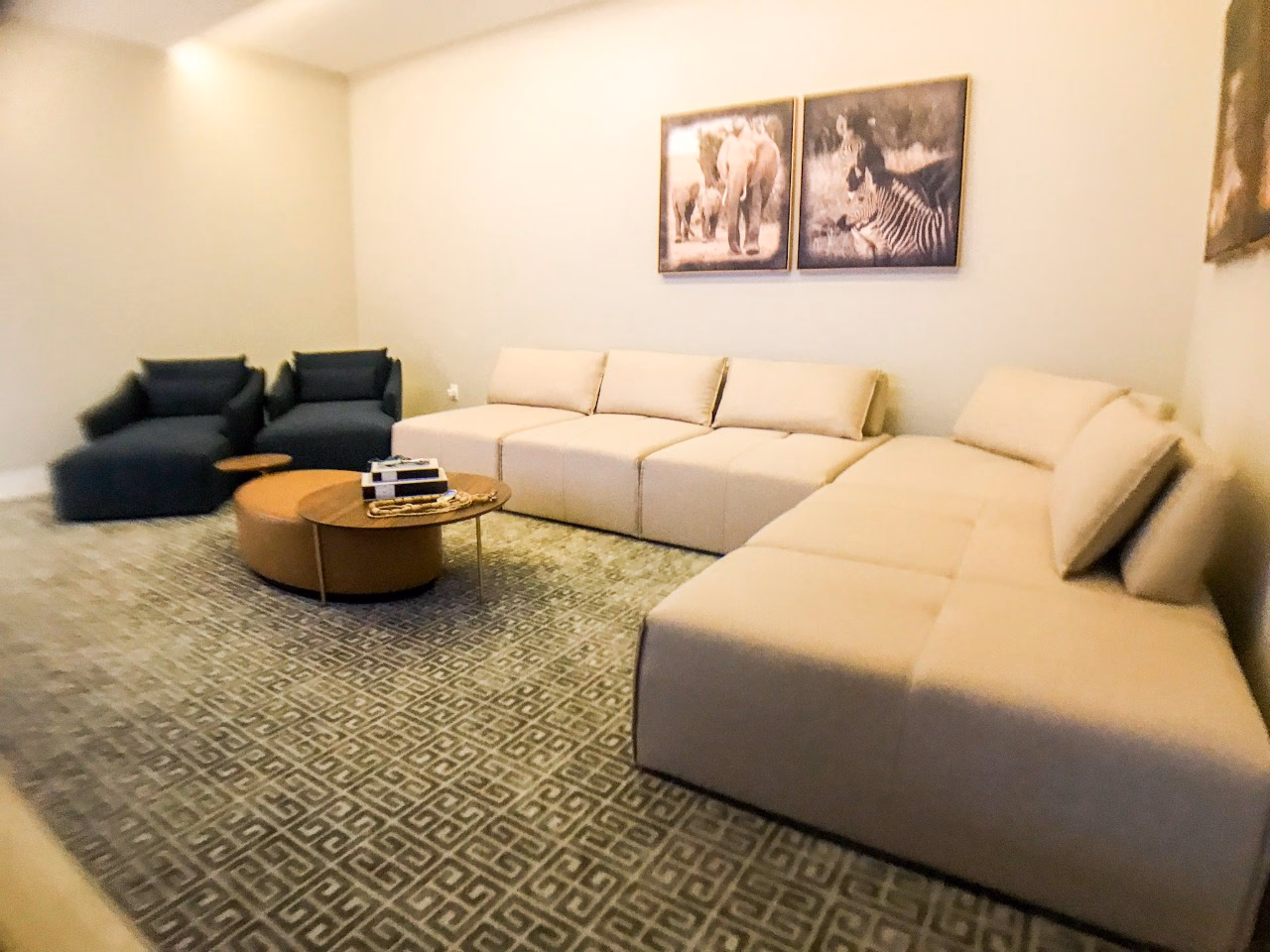 Apartamento frente avenida a venda no Villa de Siena em Meia Praia, Itapema