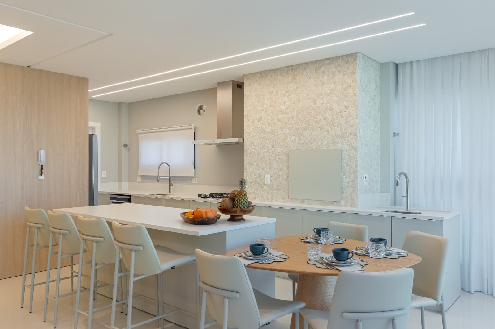Apartamento 4 suítes em Meia Praia — Meia Praia, Itapema
