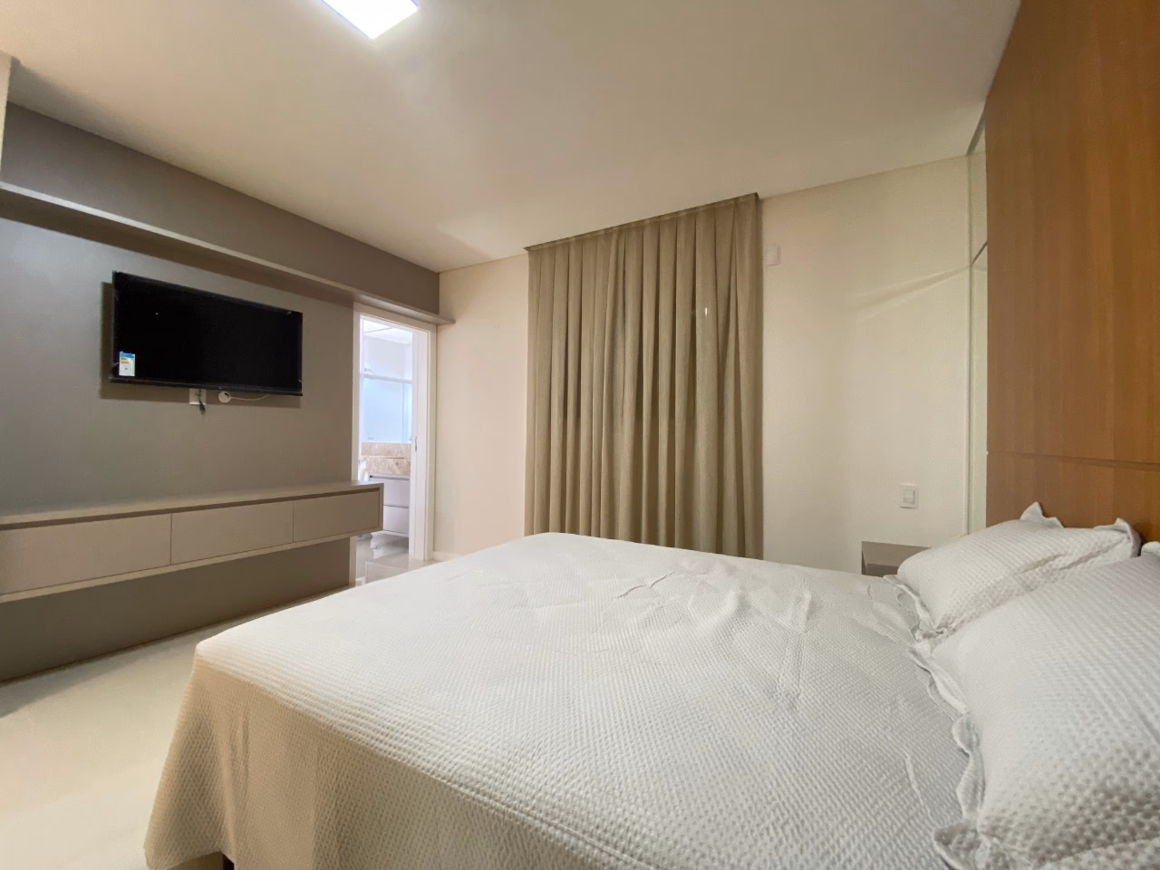 Apartamento 3 suítes em Meia Praia — Meia Praia, Itapema