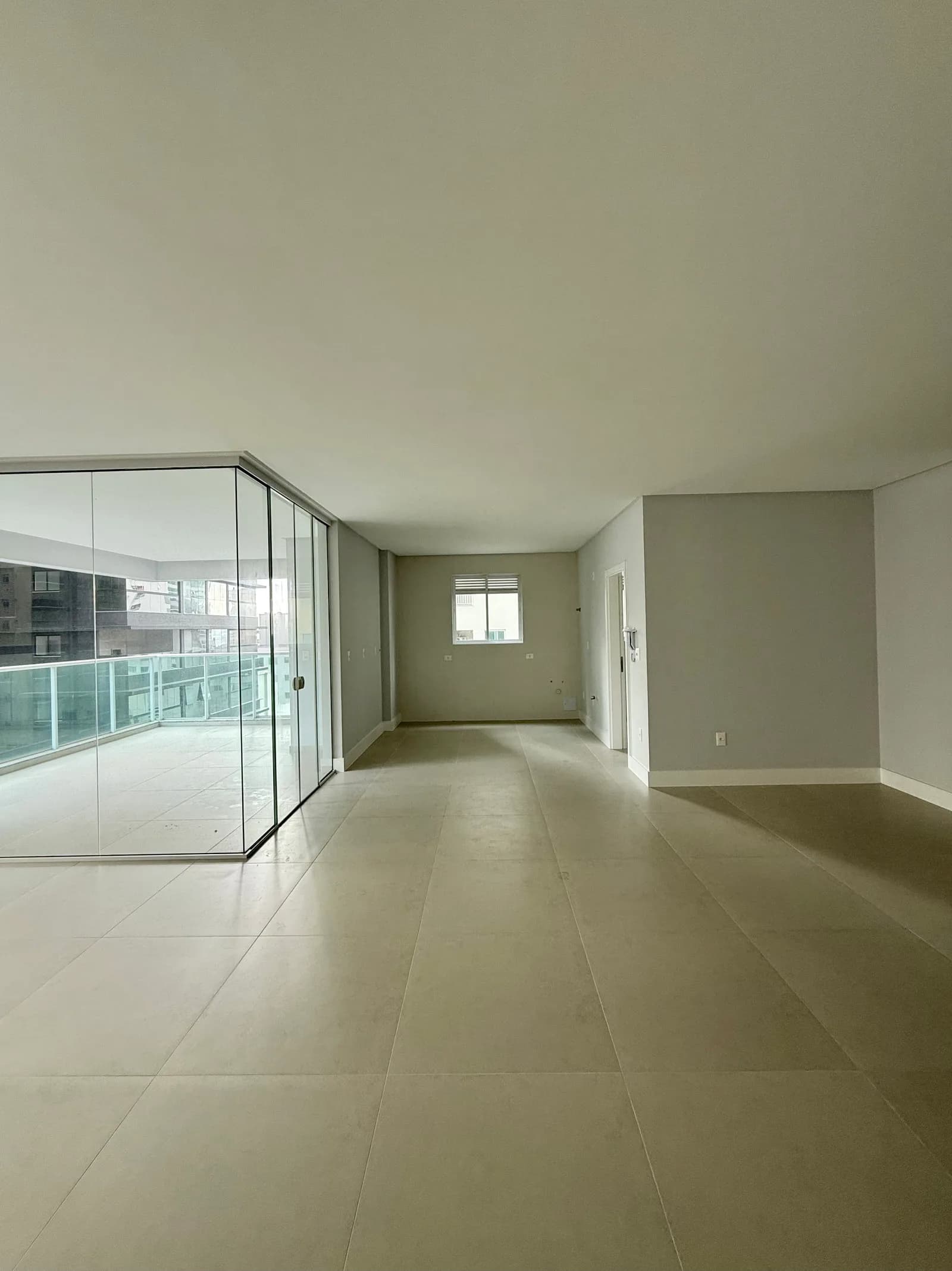 Apartamento 3 suítes em Meia Praia — Meia Praia, Itapema