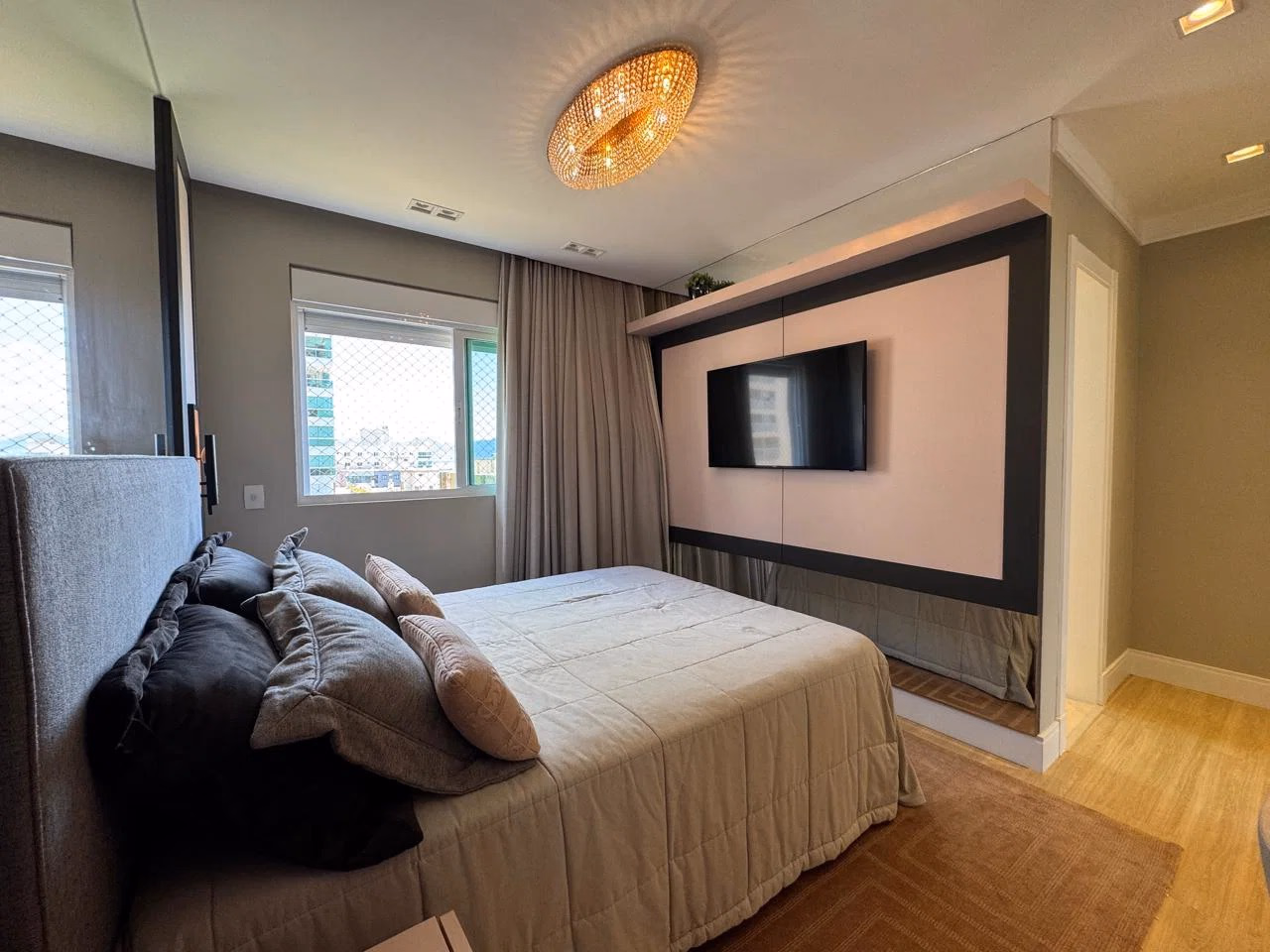 Apartamento 4 suítes em Meia Praia — Meia Praia, Itapema