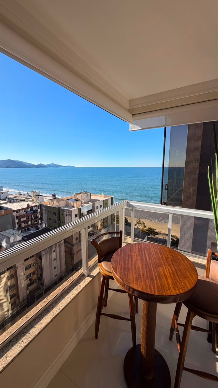 Apartamento 4 suítes em Meia Praia — Meia Praia