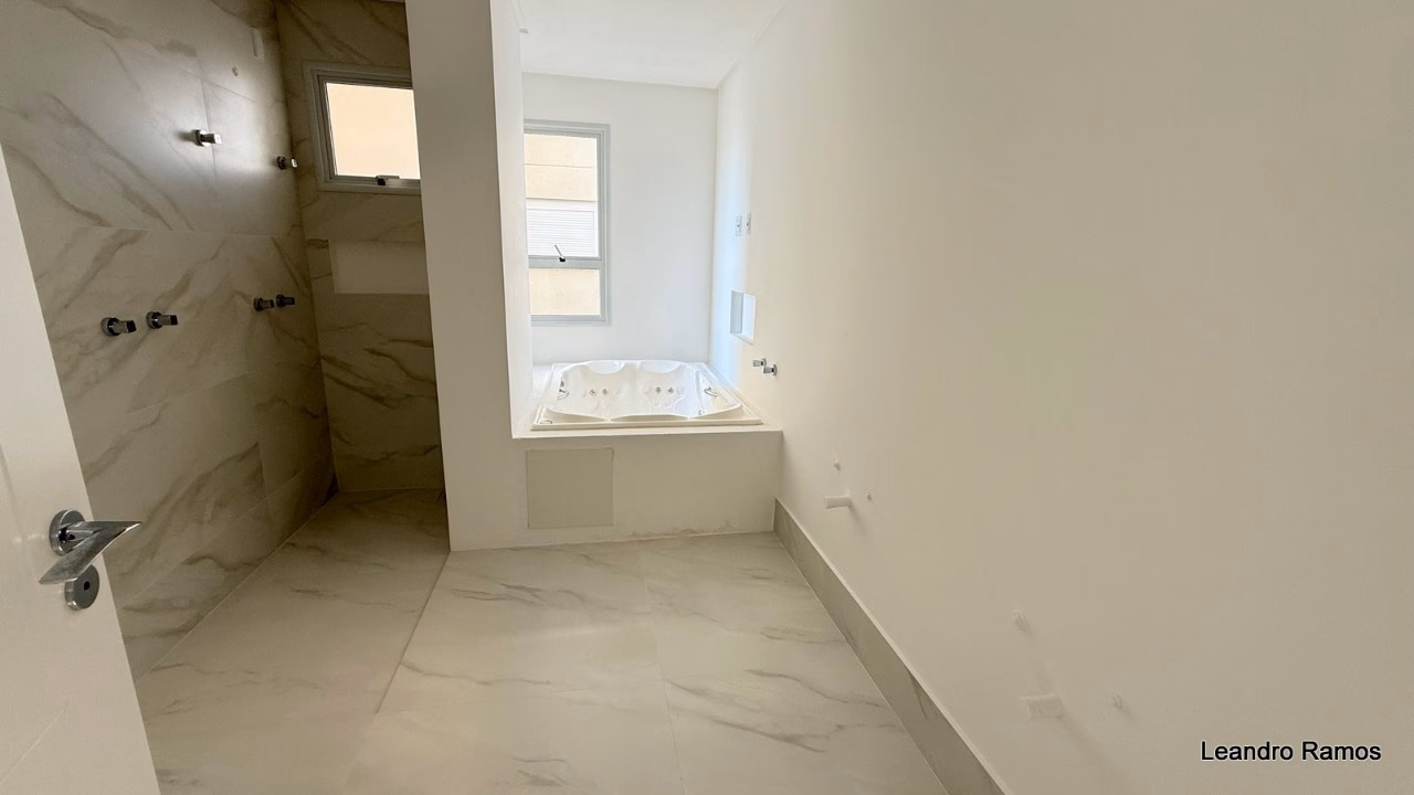 Apartamento 4 suítes em Meia Praia — Meia Praia, Itapema