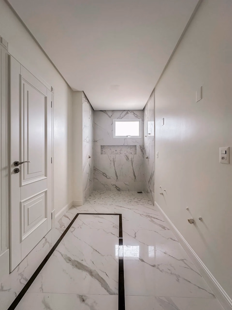 Apartamento 4 suítes em Meia Praia — Meia Praia, Itapema
