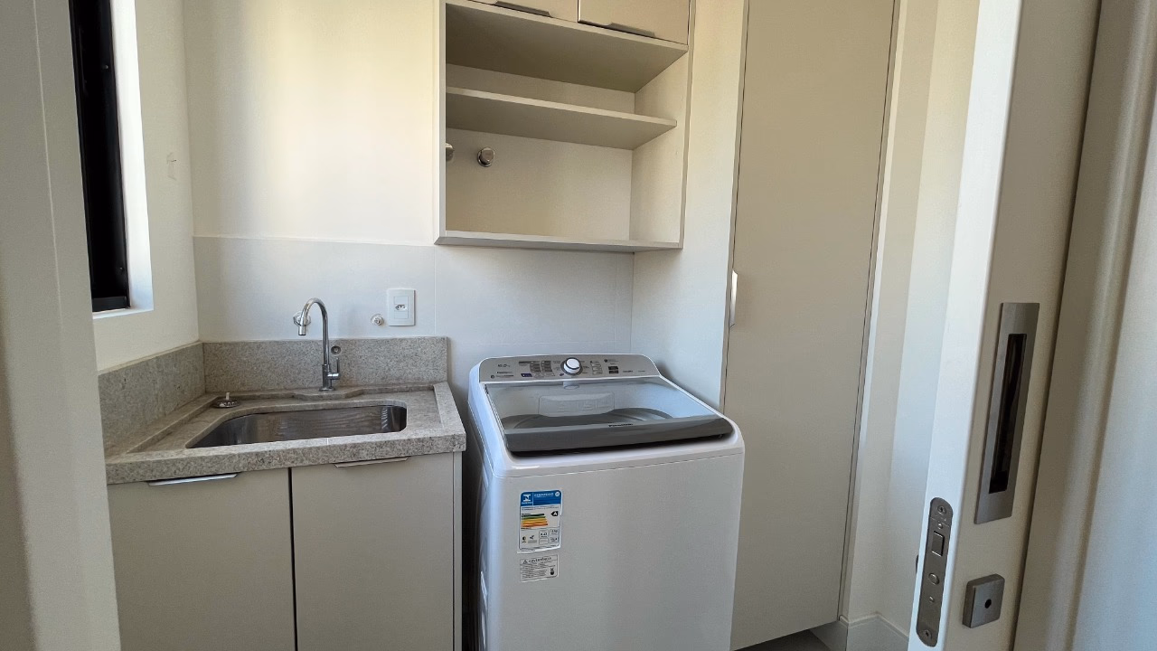 Apartamento 4 suítes em Meia Praia — Meia Praia, Itapema