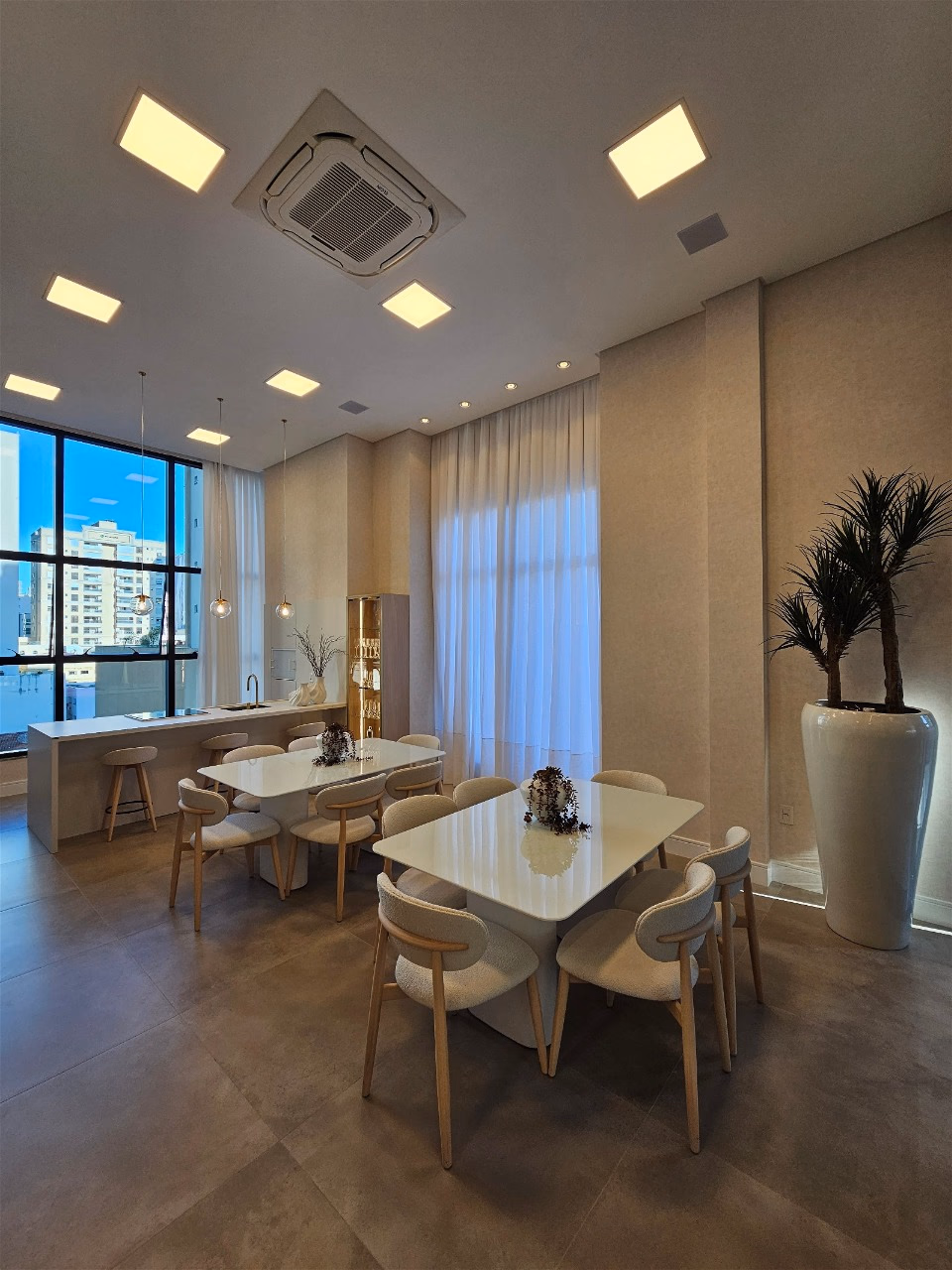 Residencial Brooklyn Tower - Rua 236, Bairro Meia Praia, Itapema - SC (2)