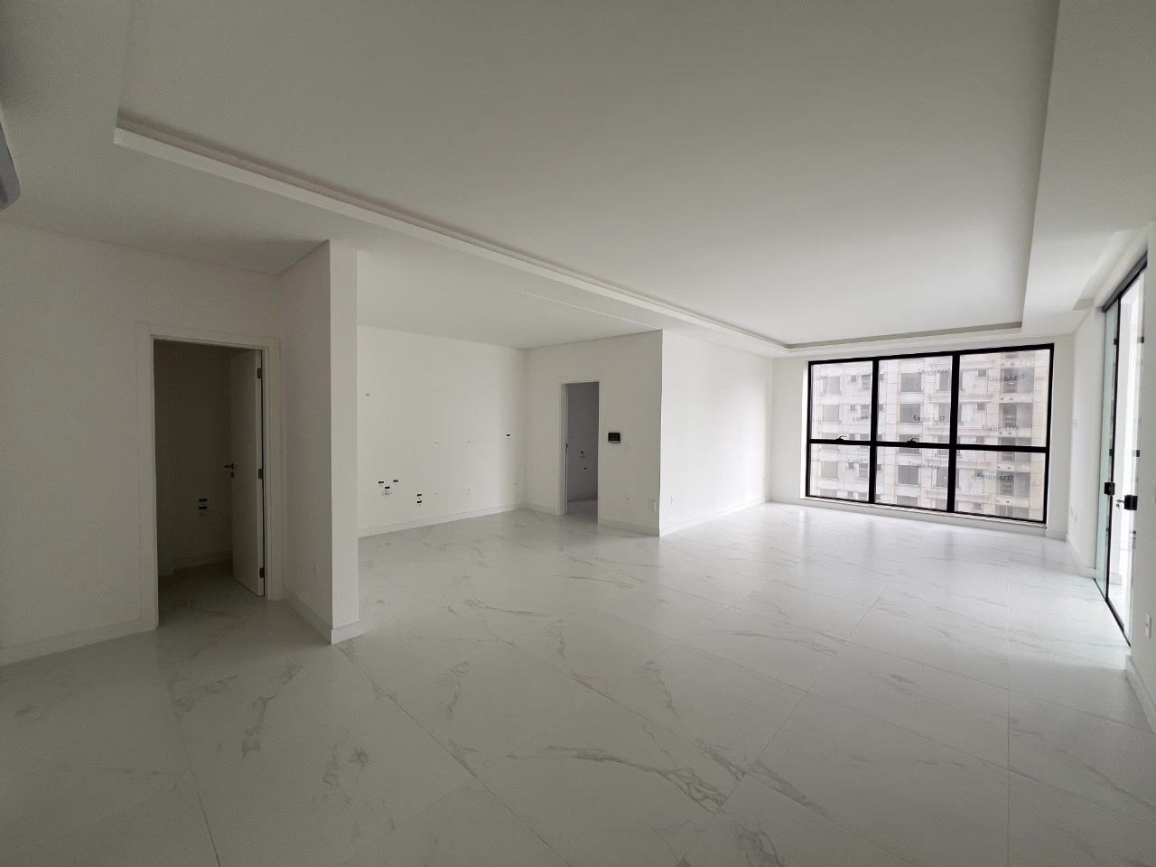 Apartamento 4 suítes em Meia Praia — Meia Praia, Itapema