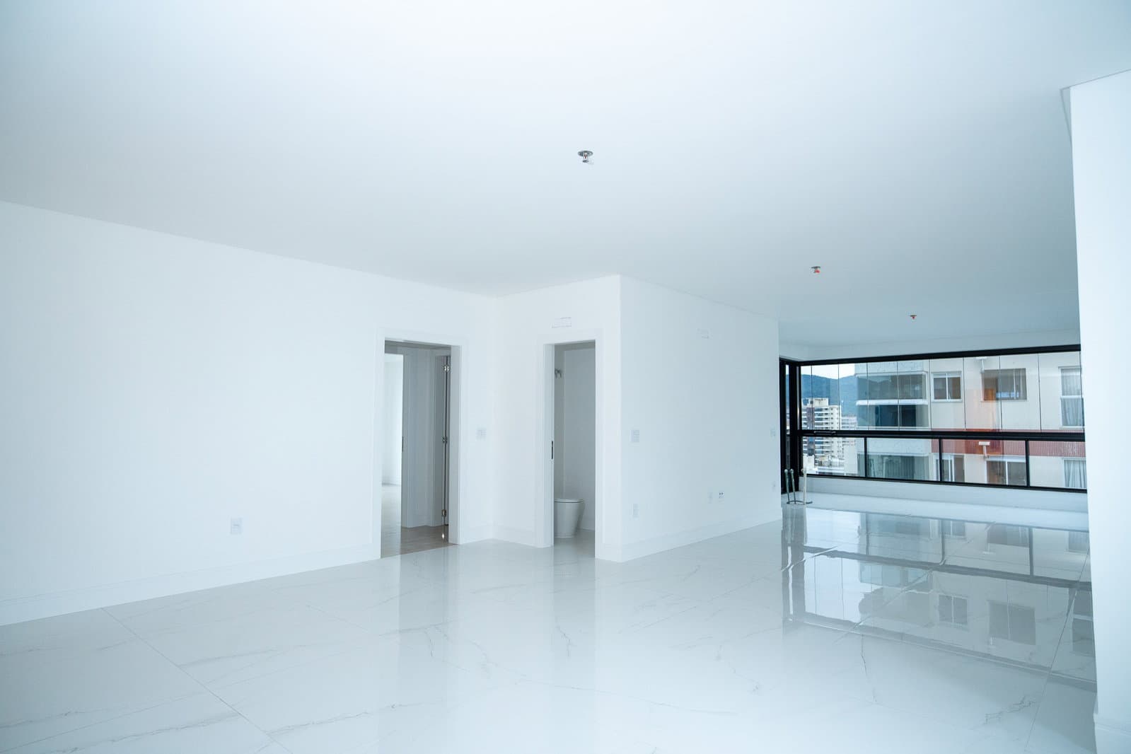 Apartamento 4 suítes em Meia Praia — Meia Praia, Itapema