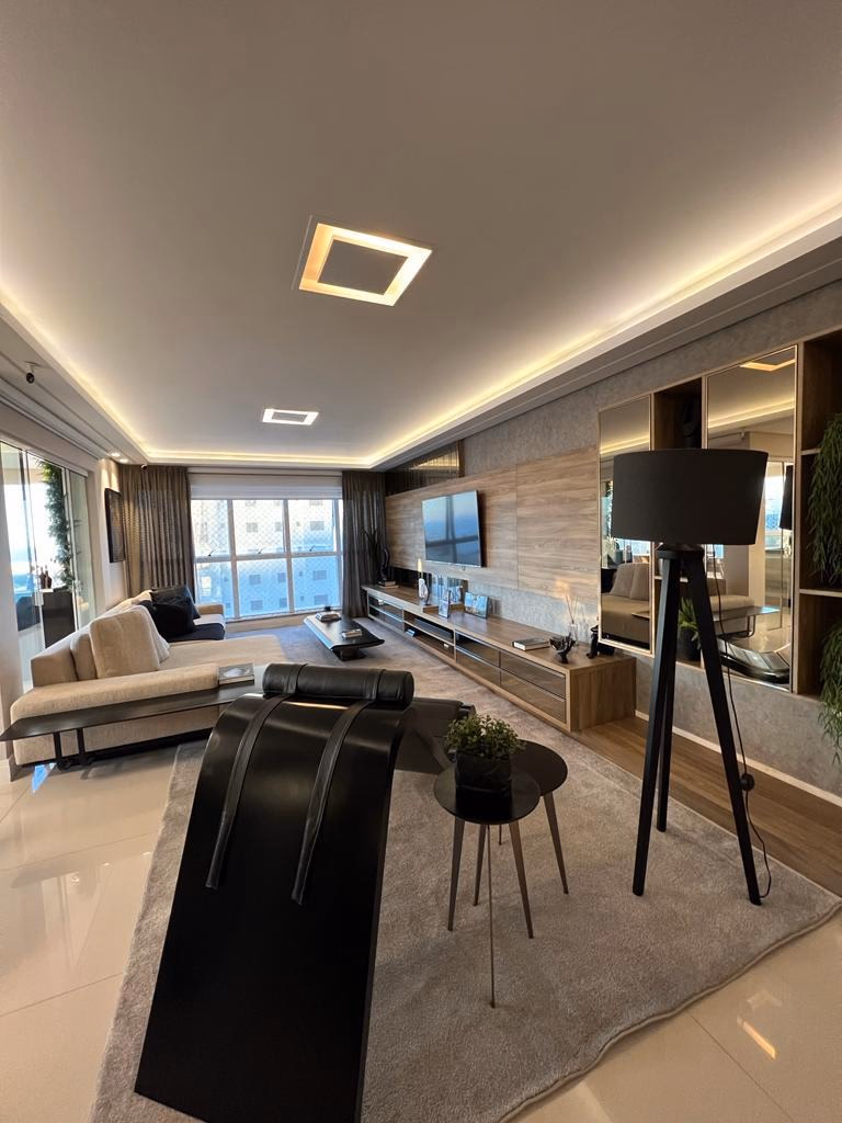 Apartamento 3 suítes em Meia Praia — Meia Praia, Itapema