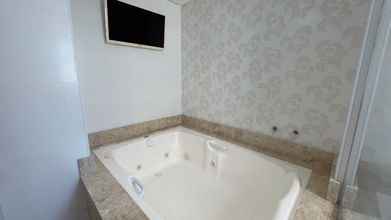 Apartamento 4 suítes em Meia Praia — Meia Praia, Itapema