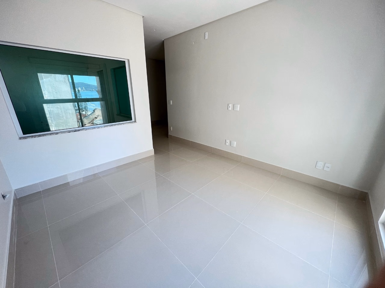 Apartamento 4 suítes em Meia Praia — Meia Praia, Itapema