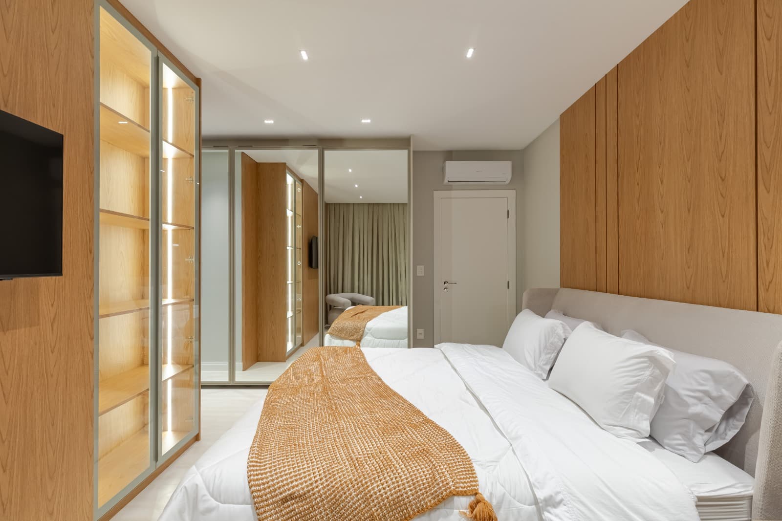 Apartamento 4 suítes em Meia Praia — Meia Praia, Itapema