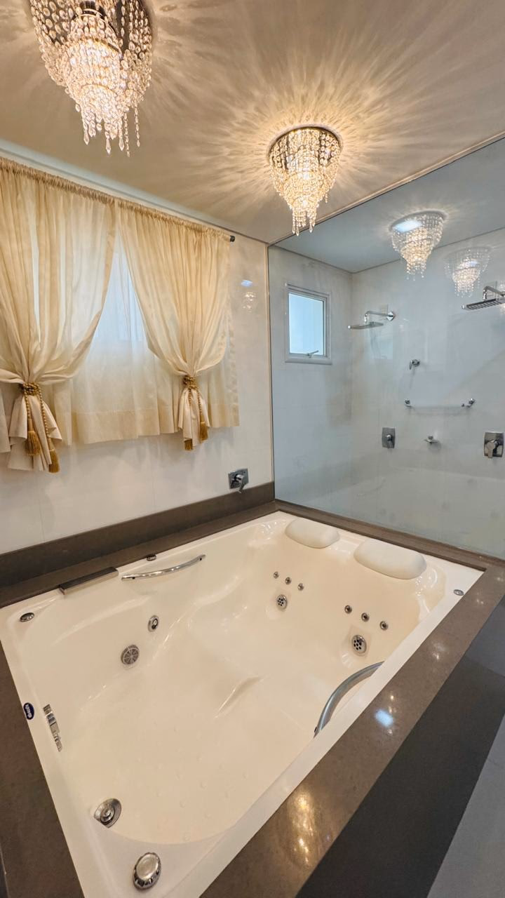 Apartamento 4 suítes em Meia Praia — Meia Praia, Itapema