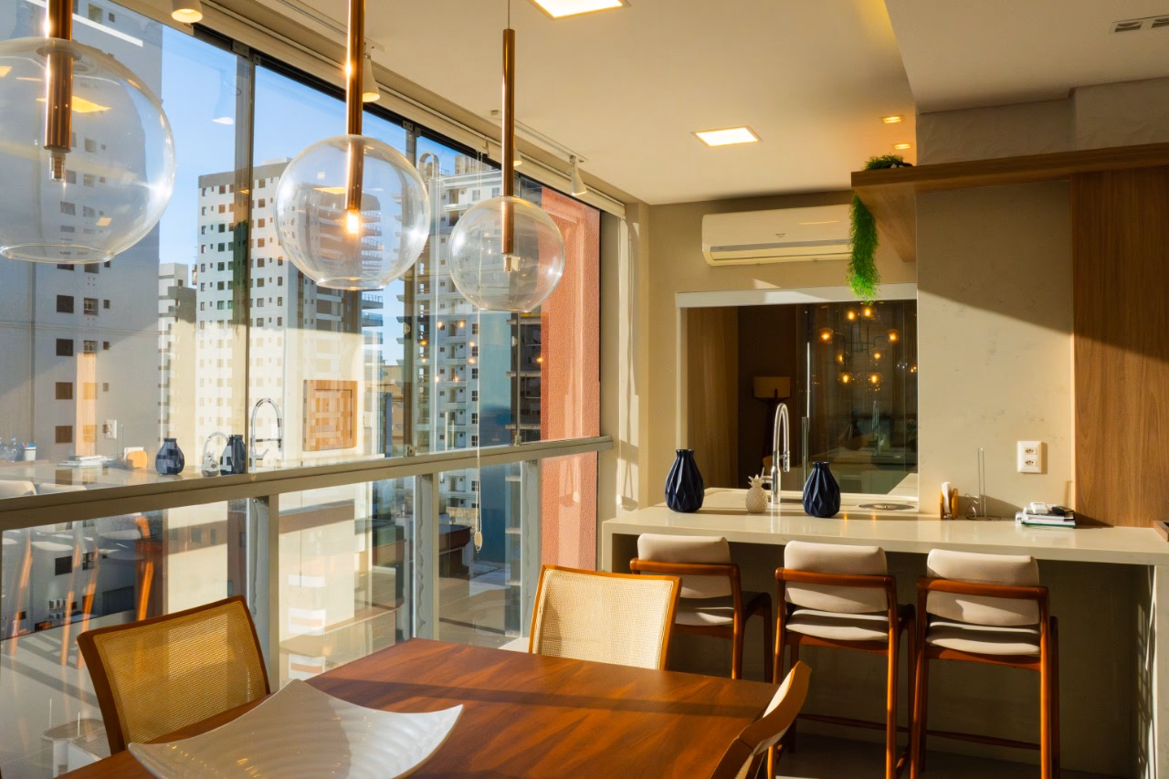 Apartamento 4 suítes em Meia Praia — Meia Praia