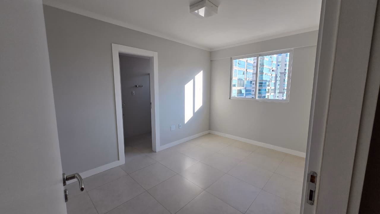 Apartamento 4 suítes em Meia Praia — Meia Praia, Itapema