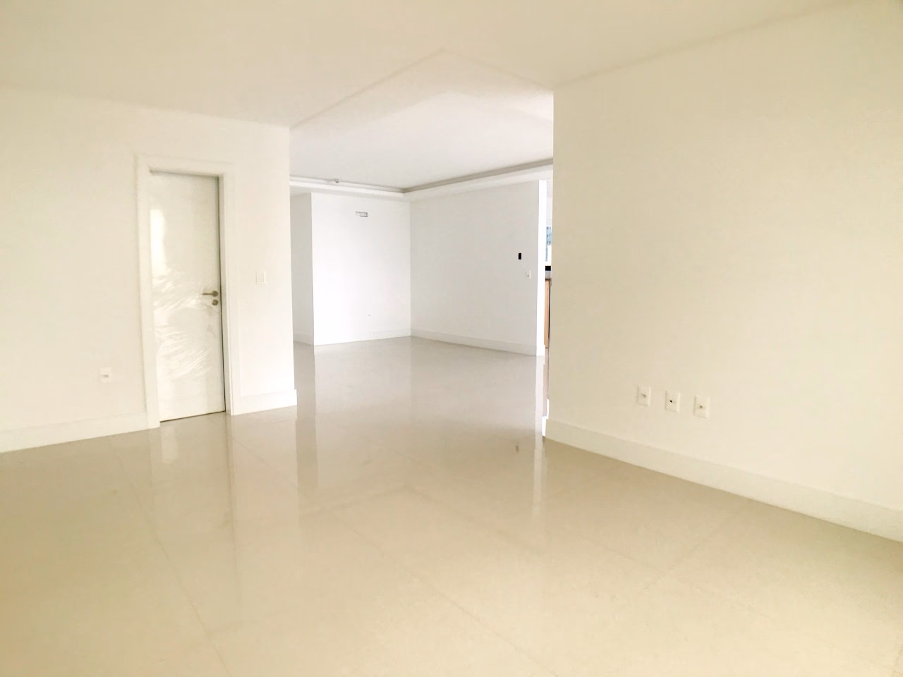 Apartamento 4 suítes em Meia Praia — Meia Praia, Itapema