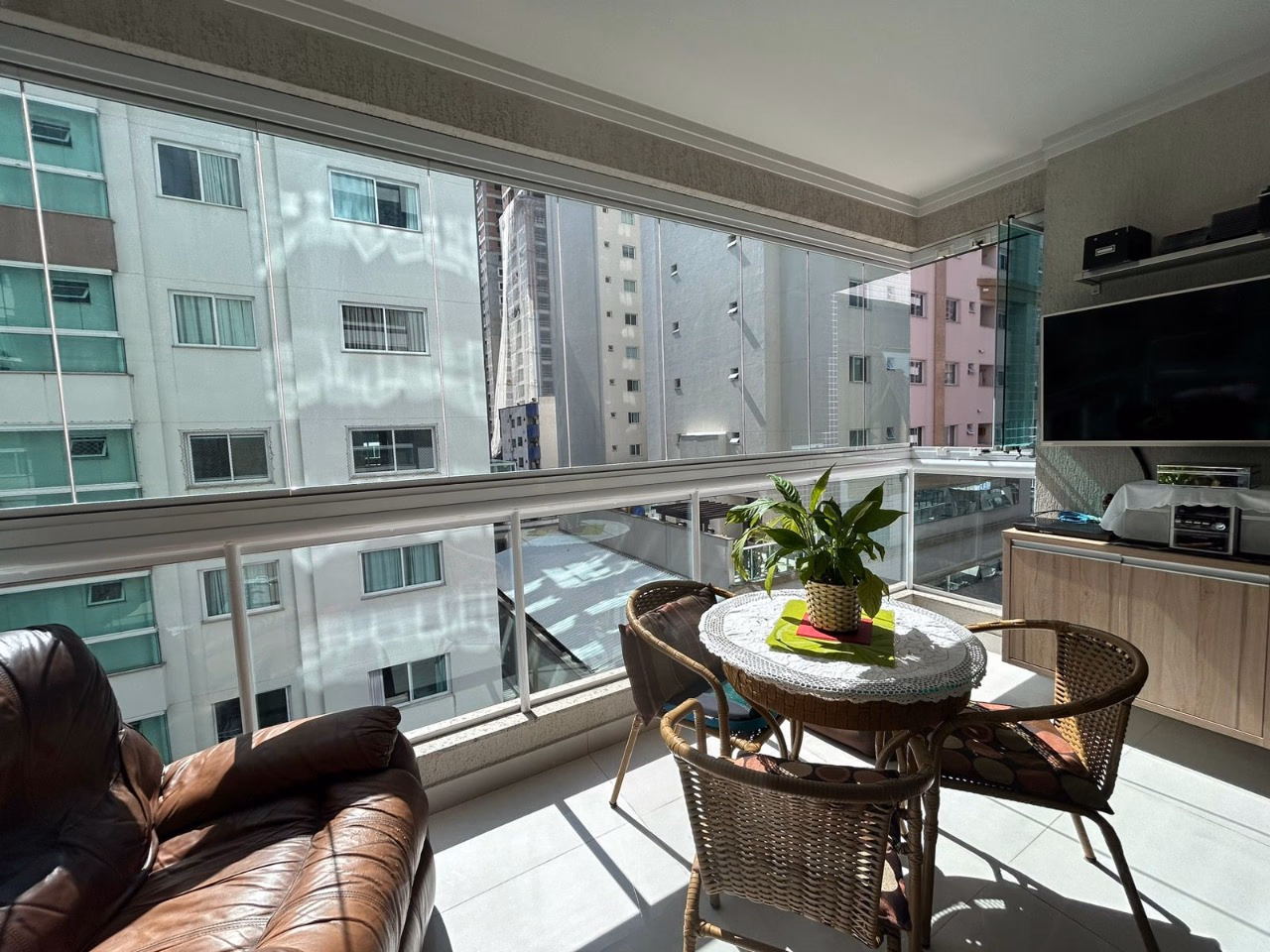 Apartamento 3 suítes em Meia Praia — Meia Praia, Itapema