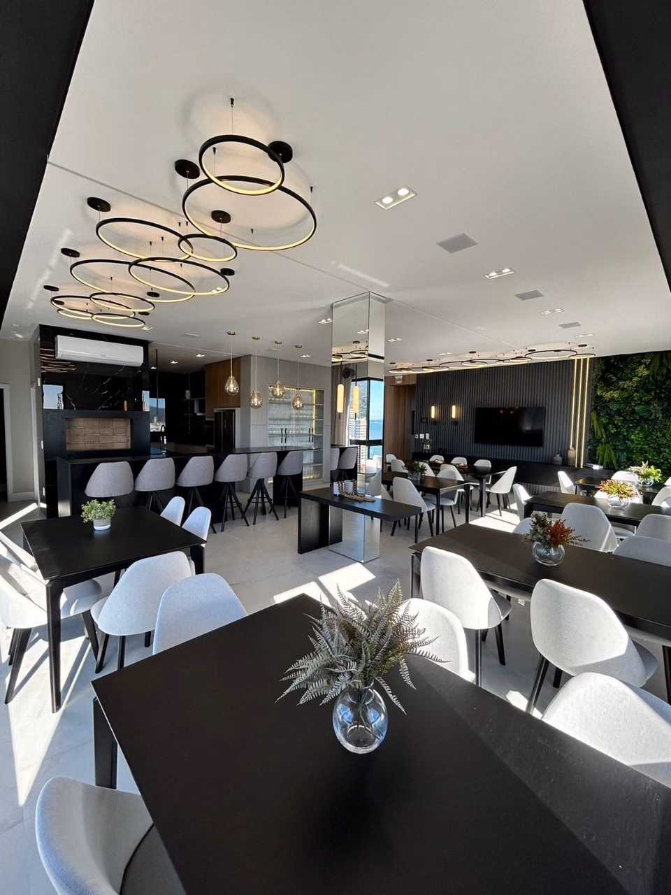 Residencial Laguna, Av